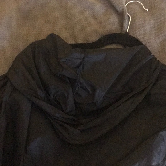Brandy Melville windbreaker - Picture 3 of 5